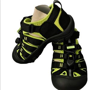 New Keen toddler Shoes